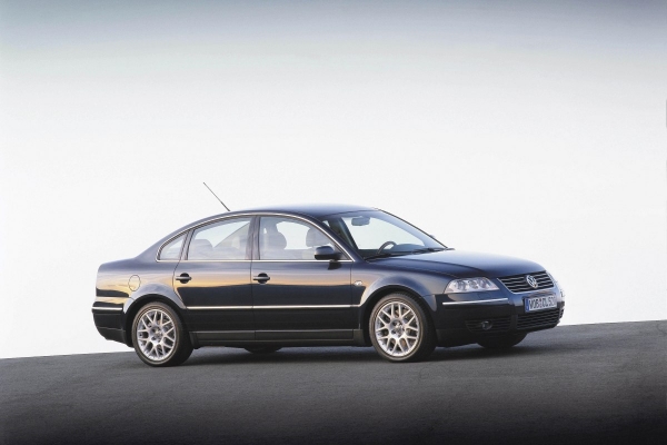 15 лет не приговор: 220 тысяч рублей за качественный седан без явных недостатков — Volkswagen Passat 2005 года