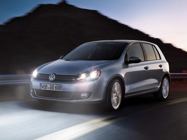 Когда хочется надежную классику и есть только 300 тысяч рублей: VW Golf Ⅴ — динамичный семейный хэтчбек Когда хочется надежную классику и есть только 300 тысяч рублей: VW Golf Ⅴ — динамичный семейный хэтчбек
