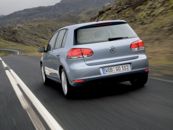 Когда хочется надежную классику и есть только 300 тысяч рублей: VW Golf Ⅴ — динамичный семейный хэтчбек Когда хочется надежную классику и есть только 300 тысяч рублей: VW Golf Ⅴ — динамичный семейный хэтчбек