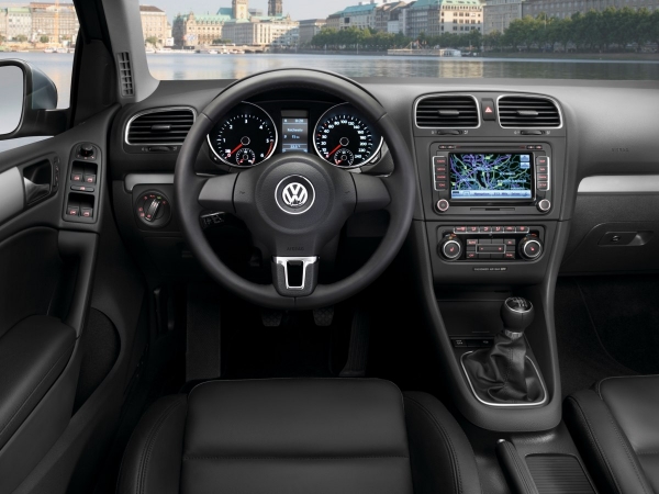 Когда хочется надежную классику и есть только 300 тысяч рублей: VW Golf Ⅴ — динамичный семейный хэтчбек Когда хочется надежную классику и есть только 300 тысяч рублей: VW Golf Ⅴ — динамичный семейный хэтчбек
