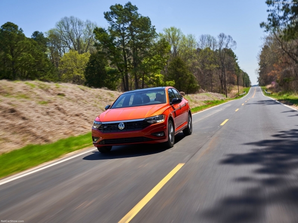 Все дальше от Polo и ближе к Passat: Volkswagen опубликовал характеристики нового Jetta для России