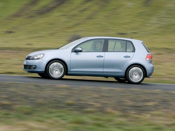 Когда хочется надежную классику и есть только 300 тысяч рублей: VW Golf Ⅴ — динамичный семейный хэтчбек Когда хочется надежную классику и есть только 300 тысяч рублей: VW Golf Ⅴ — динамичный семейный хэтчбек
