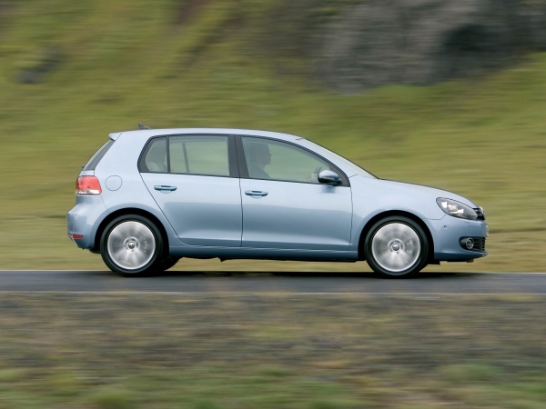 Когда хочется надежную классику и есть только 300 тысяч рублей: VW Golf Ⅴ — динамичный семейный хэтчбек Когда хочется надежную классику и есть только 300 тысяч рублей: VW Golf Ⅴ — динамичный семейный хэтчбек