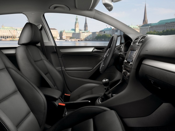 Когда хочется надежную классику и есть только 300 тысяч рублей: VW Golf Ⅴ — динамичный семейный хэтчбек Когда хочется надежную классику и есть только 300 тысяч рублей: VW Golf Ⅴ — динамичный семейный хэтчбек