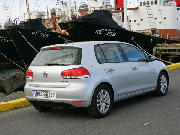 Когда хочется надежную классику и есть только 300 тысяч рублей: VW Golf Ⅴ — динамичный семейный хэтчбек Когда хочется надежную классику и есть только 300 тысяч рублей: VW Golf Ⅴ — динамичный семейный хэтчбек