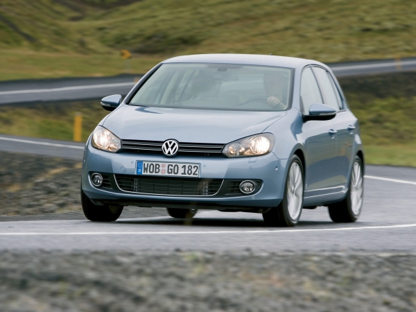 Когда хочется надежную классику и есть только 300 тысяч рублей: VW Golf Ⅴ — динамичный семейный хэтчбек Когда хочется надежную классику и есть только 300 тысяч рублей: VW Golf Ⅴ — динамичный семейный хэтчбек