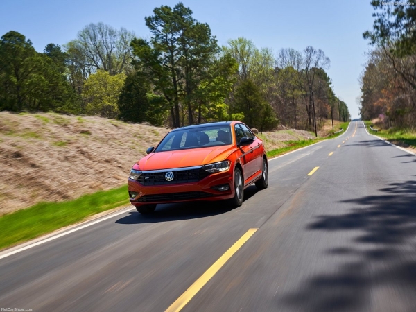 Все дальше от Polo и ближе к Passat: Volkswagen опубликовал характеристики нового Jetta для России