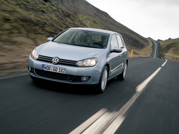 Когда хочется надежную классику и есть только 300 тысяч рублей: VW Golf Ⅴ — динамичный семейный хэтчбек Когда хочется надежную классику и есть только 300 тысяч рублей: VW Golf Ⅴ — динамичный семейный хэтчбек