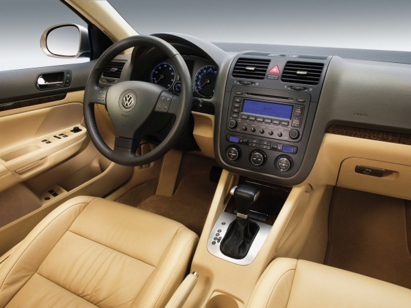 390 тысяч рублей за мощный и универсальный седан с максимальным в классе эксплуатационным ресурсом — Volkswagen Jetta Ⅴ