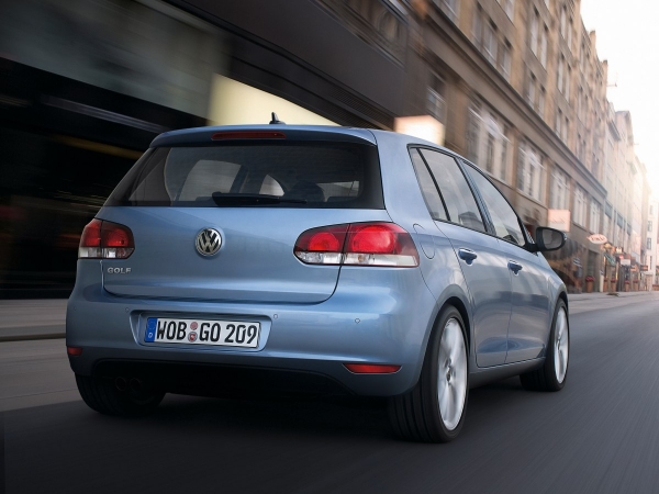 Когда хочется надежную классику и есть только 300 тысяч рублей: VW Golf Ⅴ — динамичный семейный хэтчбек Когда хочется надежную классику и есть только 300 тысяч рублей: VW Golf Ⅴ — динамичный семейный хэтчбек