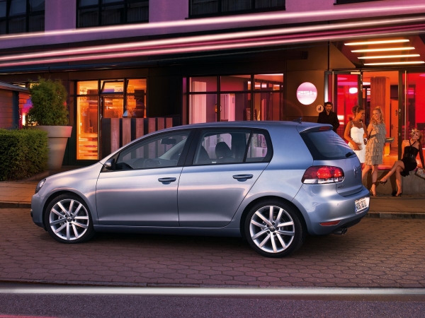 Когда хочется надежную классику и есть только 300 тысяч рублей: VW Golf Ⅴ — динамичный семейный хэтчбек Когда хочется надежную классику и есть только 300 тысяч рублей: VW Golf Ⅴ — динамичный семейный хэтчбек