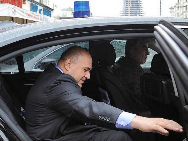 На каких автомобилях ездит премьер-министр Михаил Мишустин и его семья