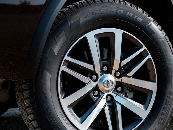 Обновленный внедорожник Toyota Fortuner засветился без камуфляжа Обновленный внедорожник Toyota Fortuner засветился без камуфляжа