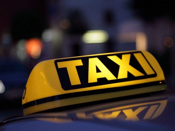 В режиме самоизоляции такси стали использовать, как службу доставки