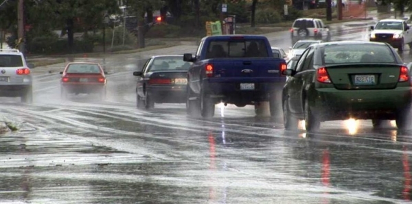 Как не улететь в занос на повороте мокрой дороги