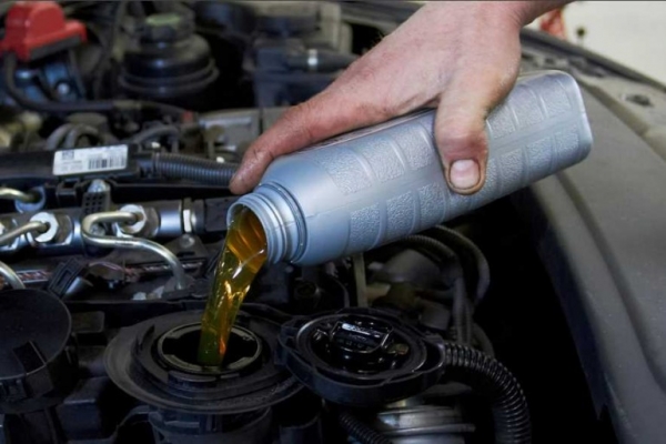 Почему перелив моторного масла вреден для автомобиля