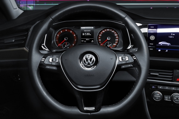 Volkswagen Jetta 2021 года — практичный немецкий седан с одним из лучших в классе оснащением