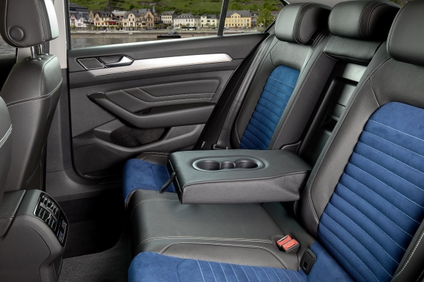 Volkswagen Passat 2021 года — премиальный, но доступный седан с одной из лучших в классе электроникой