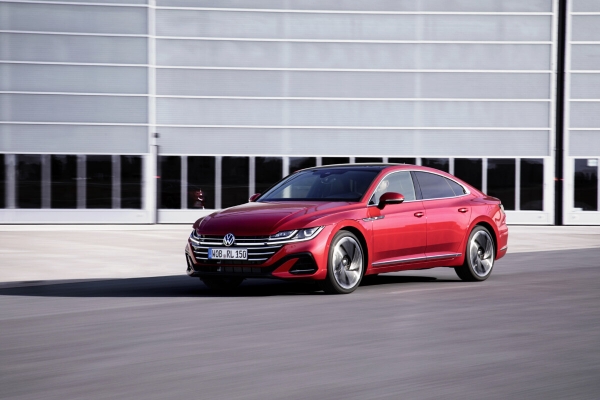 Новый Volkswagen Arteon 2021 года — более доступная замена Mercedes-Benz CLS с системой полуавтономного управления Новый Volkswagen Arteon 2021 года — более доступная замена Mercedes-Benz CLS с системой полуавтономного управления
