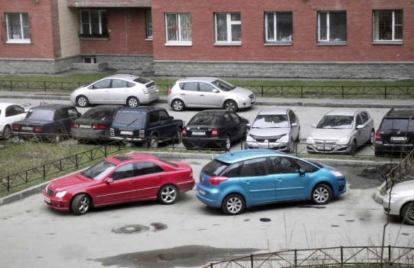 Как парковаться тем, у кого нет гаража, чтобы не настроить против себя всех соседей