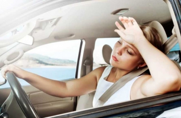 5 вещей, которые лучше не делать в машине летом