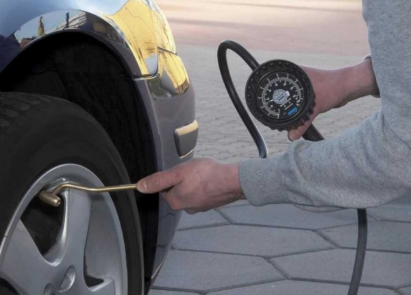 Как накачивать колеса машины, чтобы экономить на топливе