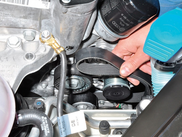 Проверка и замена приводного ремня Volkswagen Polo седан