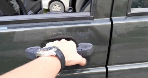 Простые способы, позволяющие открыть автомобиль без ключа
