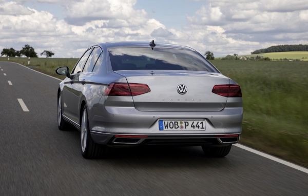 Volkswagen Passat в России получил более мощный двигатель. За него просят доплату в размере 90 тысяч рублей