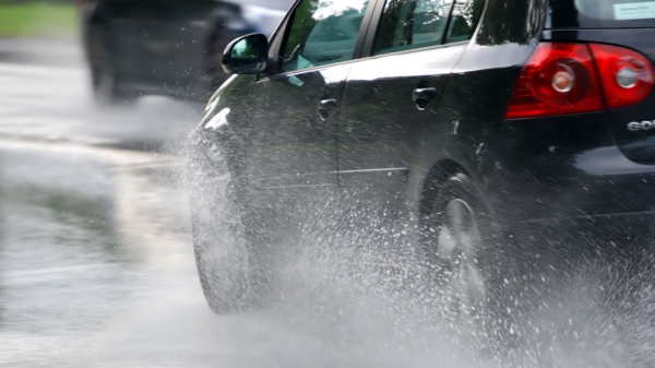 ГИБДД дала рекомендации водителям при движении в условиях дождя