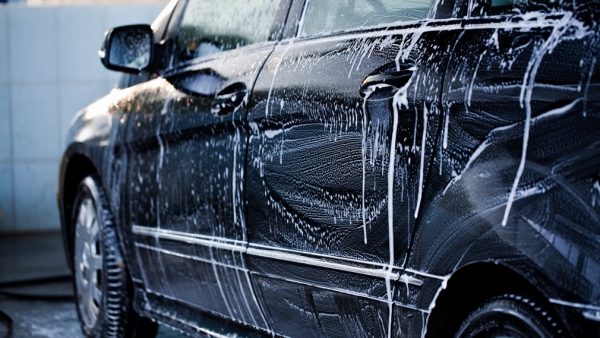 Автолюбителям в РФ объяснили, как правильно мыть автомобиль в 2021 году