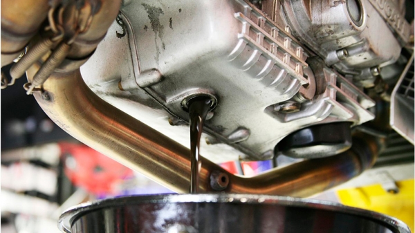 Автоэксперты рассказали, почему опасно заливать в двигатель масло вязкости 0W