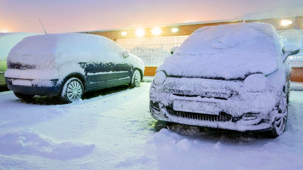 Госкомпания «Автодор» объяснила, чем опасен снег на крыше автомобиля