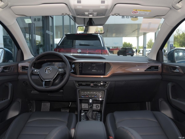 Volkswagen начал продажи кроссовера Tharu 2022 модельного года: комплектации и цены