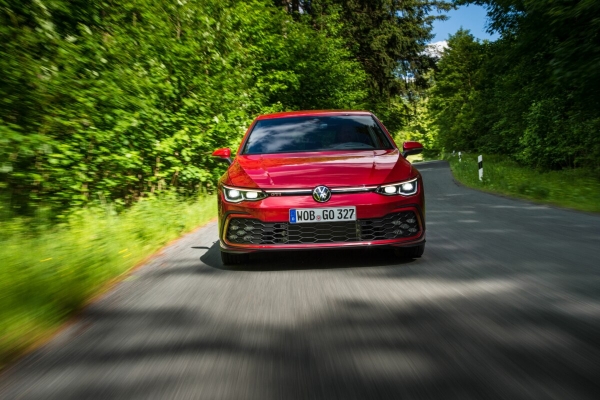 Тест-драйв 8-го поколения Volkswagen Golf GTI: улучшенные двигатель и манёвренность. Он доступен и в России