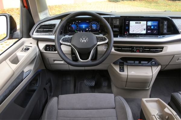Полный обзор обновленного Volkswagen T7 Multivan: уже в базе фургон получил 12 новых сервисов