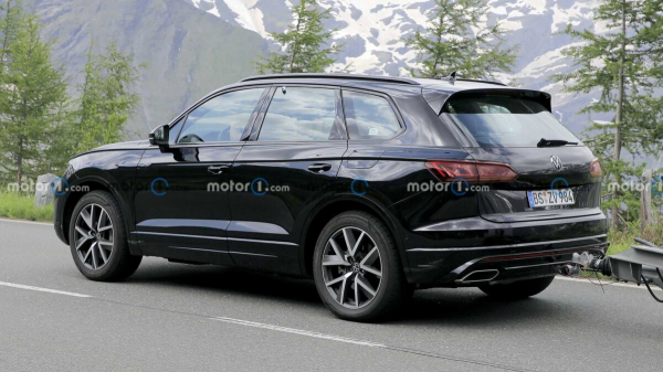 Компания Volkswagen тестирует новый Touareg в Альпах: среднеразмерный кроссовер получит небольшое обновление Компания Volkswagen тестирует новый Touareg в Альпах: среднеразмерный кроссовер получит небольшое обновление