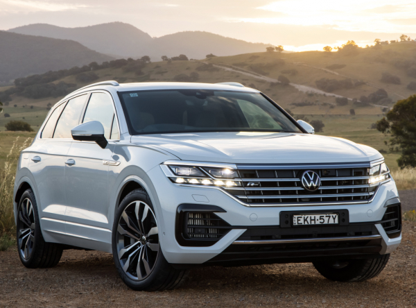 Компания Volkswagen тестирует новый Touareg в Альпах: среднеразмерный кроссовер получит небольшое обновление Компания Volkswagen тестирует новый Touareg в Альпах: среднеразмерный кроссовер получит небольшое обновление