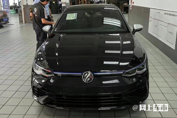 Volkswagen Golf R возвращается в Китай: опубликованы «живые» снимки новинки и ее характеристики
