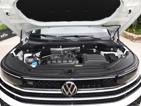Новый крупный кросс Volkswagen Tavendor получил версию R-Line: опубликованы «живые» фото