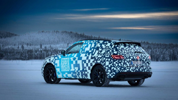 Volkswagen раскрывает на первых фото обновленный Touareg незадолго до официальной презентации