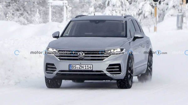 Volkswagen Touareg готовится к обновлению: первые фото кроссовера раскрывают некоторые изменения