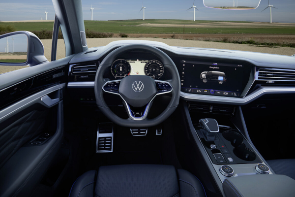 Новый Volkswagen Touareg 2023 уже в России. Почему он все еще лучше старого LC Prado?