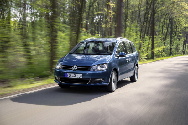 Volkswagen Sharan 2022 года — единственный минивэн с одним недостатком. Но для владельцев он значимый