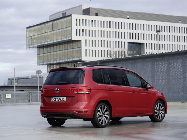 Volkswagen везет новый вэн для России? Что нужно знать о Touran перед покупкой: плюсы и минусы