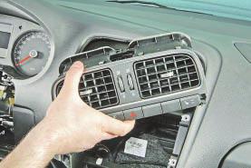 Замена выключателей аварийной сигнализации, обогрева передних сидений и заднего стекла1