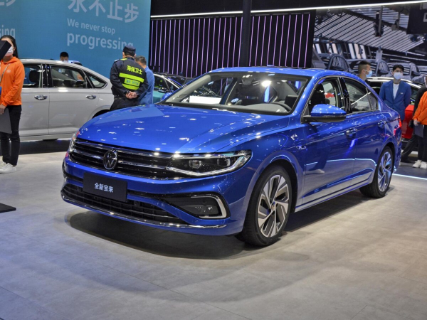 Седан Volkswagen Bora с новым мотором вышел на рынок: озвучены цена и полный список изменений