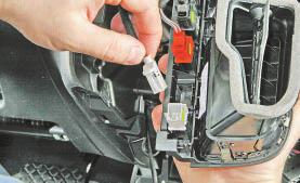 Замена выключателей аварийной сигнализации, обогрева передних сидений и заднего стекла5